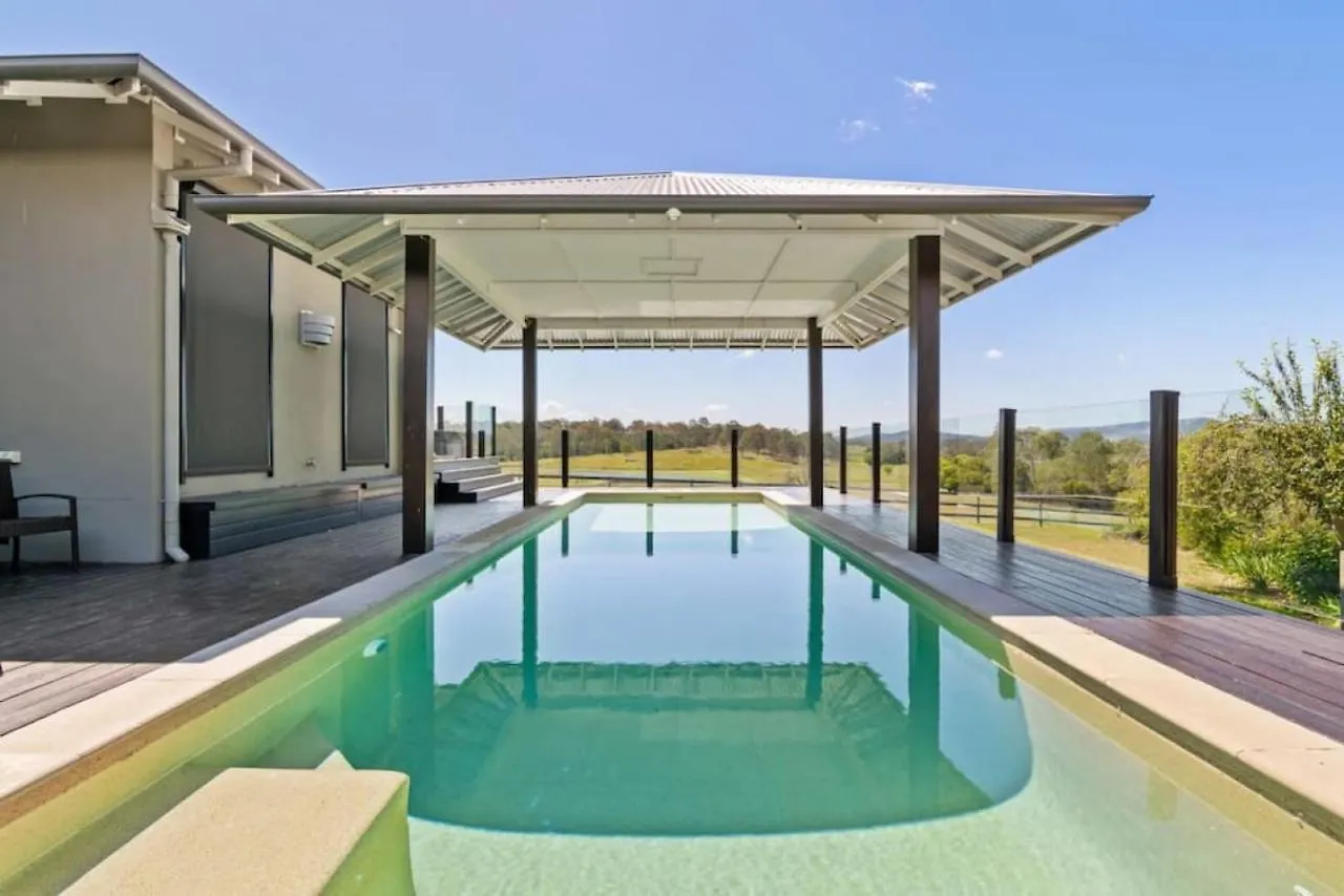 Holiday home Mountain Majesty With Poolside Relaxing Getaway Villa Tamborine
