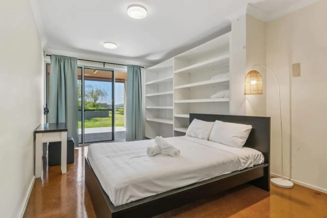 Holiday home Mountain Majesty With Poolside Relaxing Getaway Villa Tamborine Australia