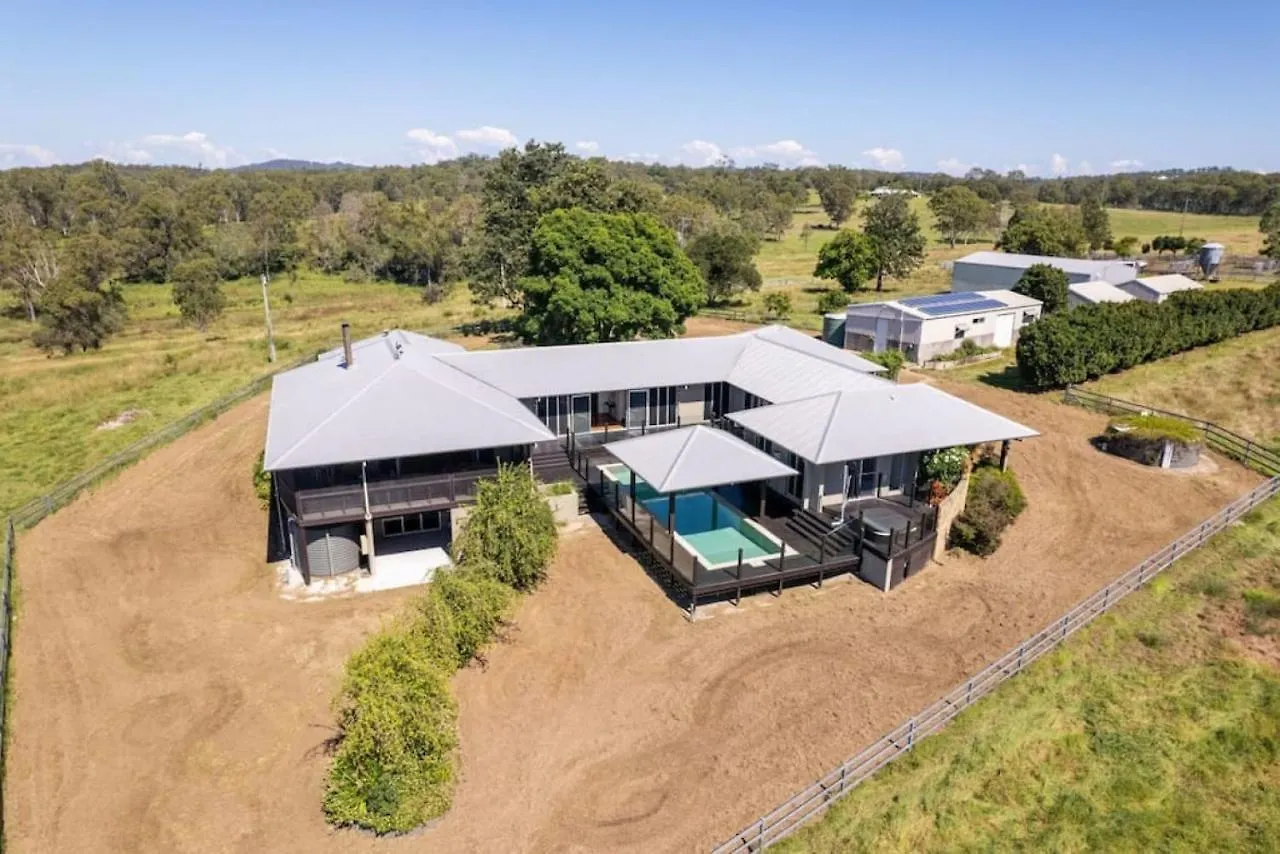Holiday home Mountain Majesty With Poolside Relaxing Getaway Villa Tamborine