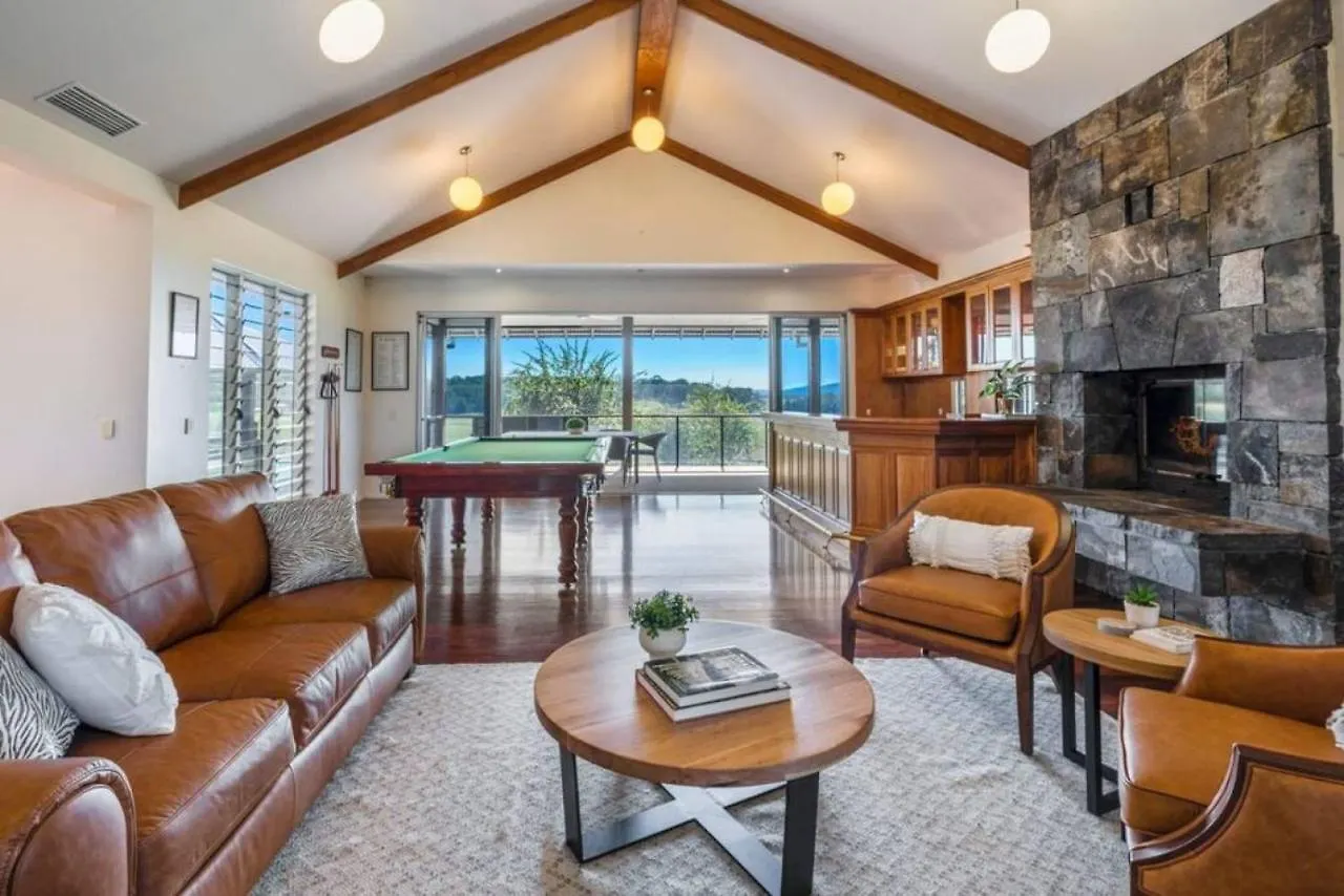 Mountain Majesty With Poolside Relaxing Getaway Villa Tamborine 0*,