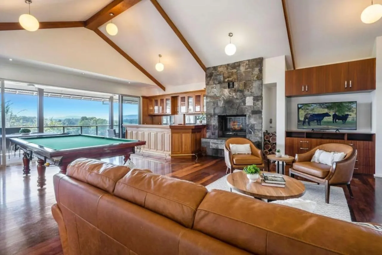Mountain Majesty With Poolside Relaxing Getaway Villa Tamborine Holiday home