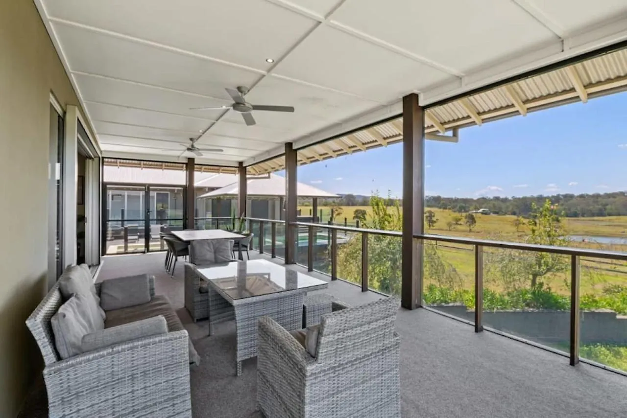 Mountain Majesty With Poolside Relaxing Getaway Villa Tamborine